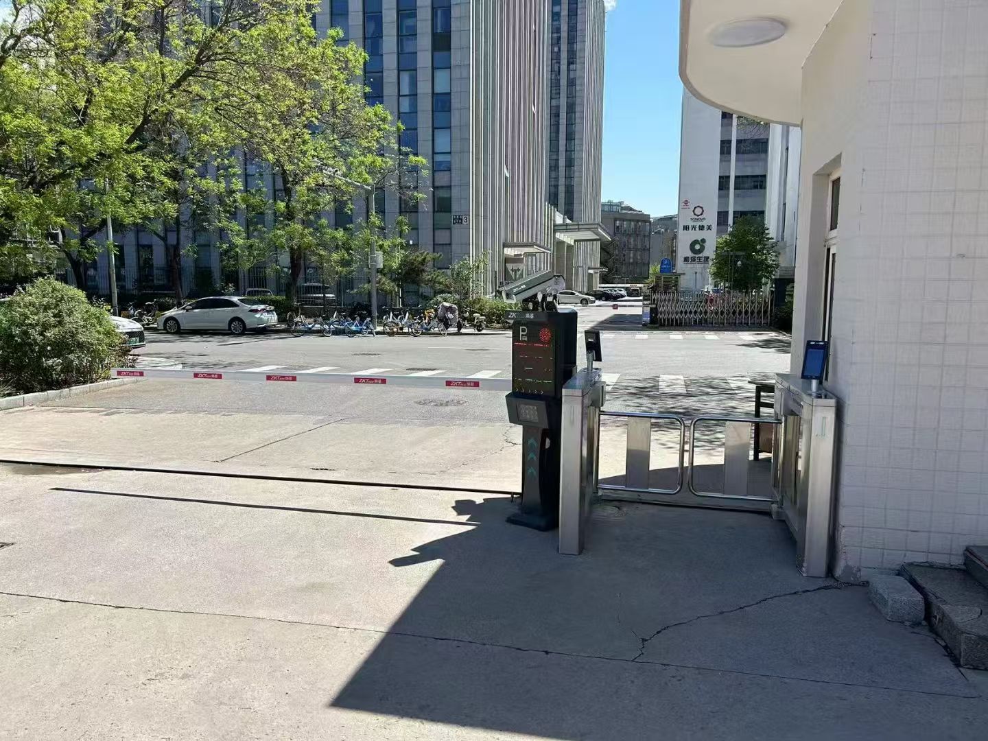 北京某制药厂园区门禁停车考勤一体化改造项目现场