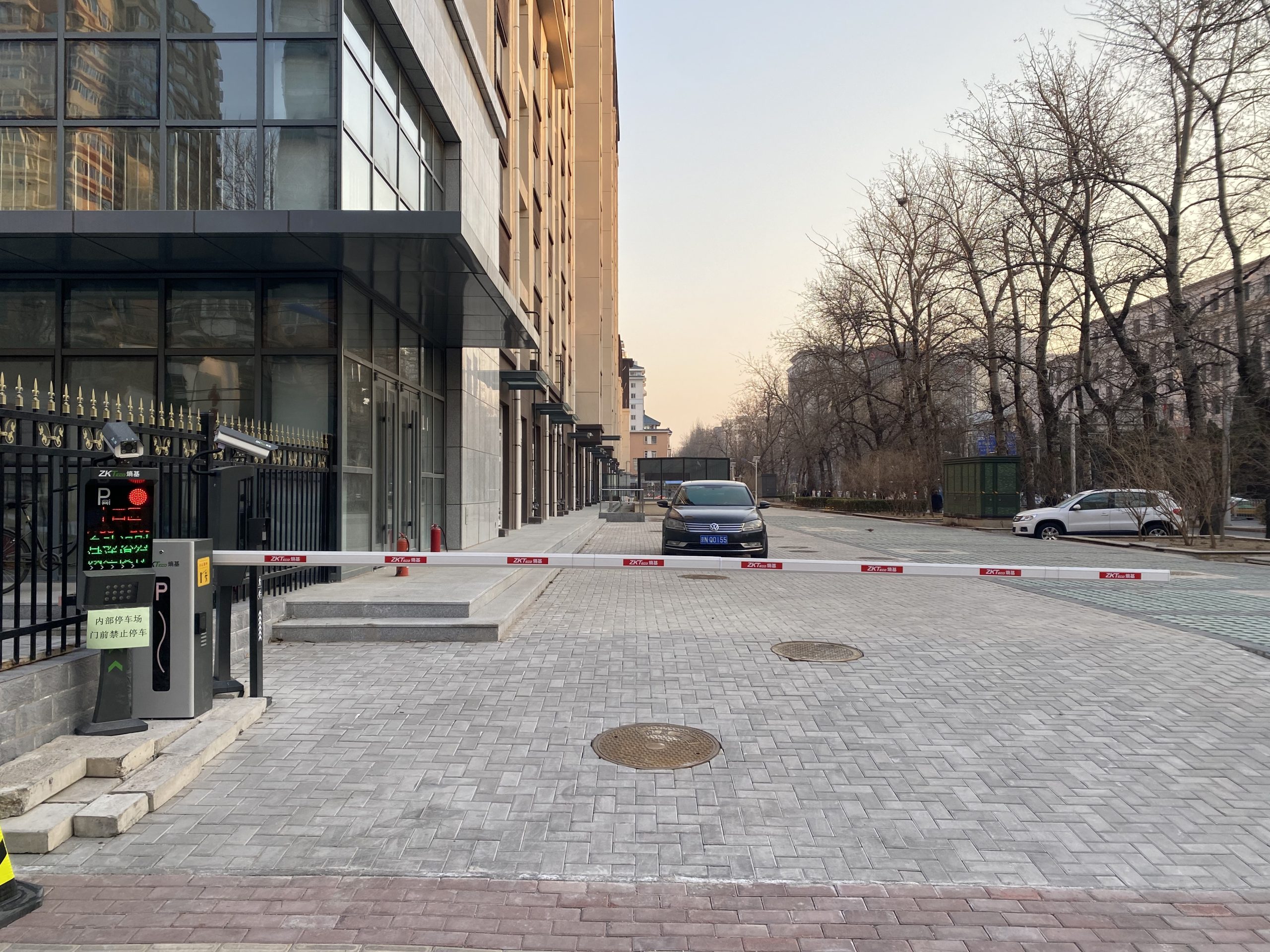 北京东四某停车场车牌识别无人化改造