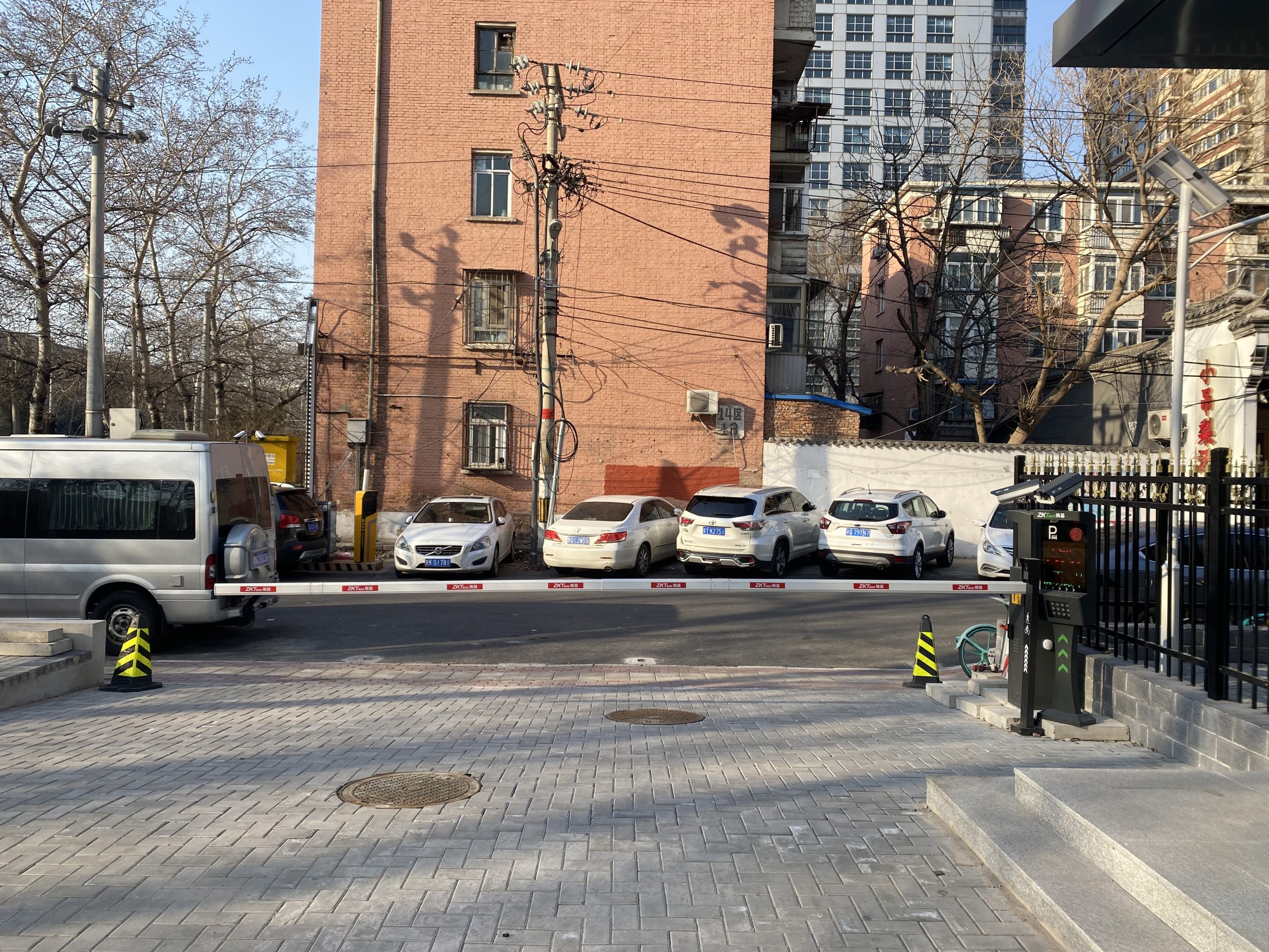 北京东四某停车场车牌识别无人化改造项目现场