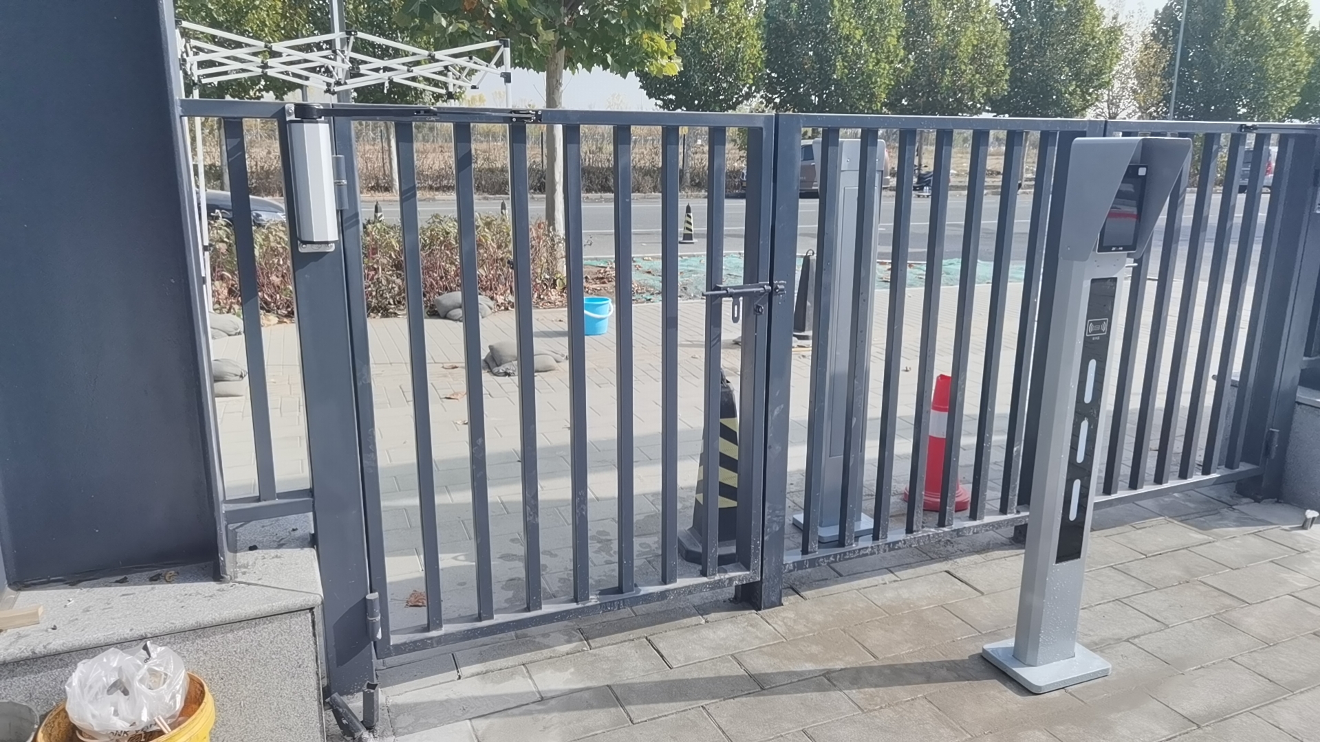 北京某大型药厂8寸人脸门禁考勤系统改造项目现场