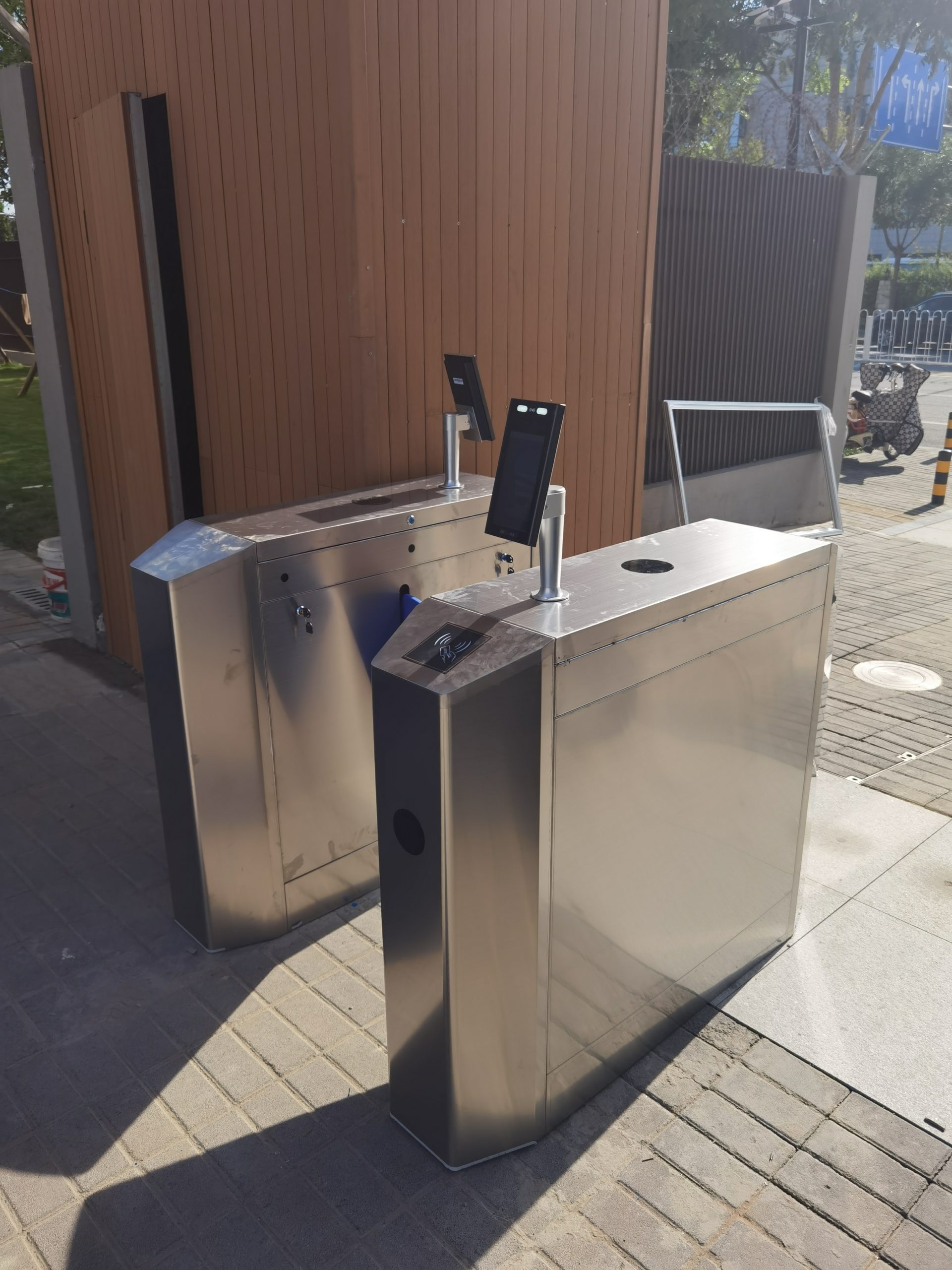 北京某幼儿园东西两校区人脸闸机门禁系统改造项目现场