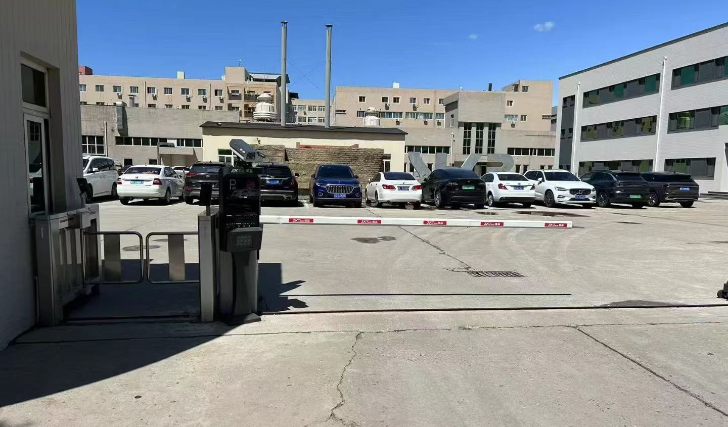 北京某制药厂园区门禁停车考勤一体化改造